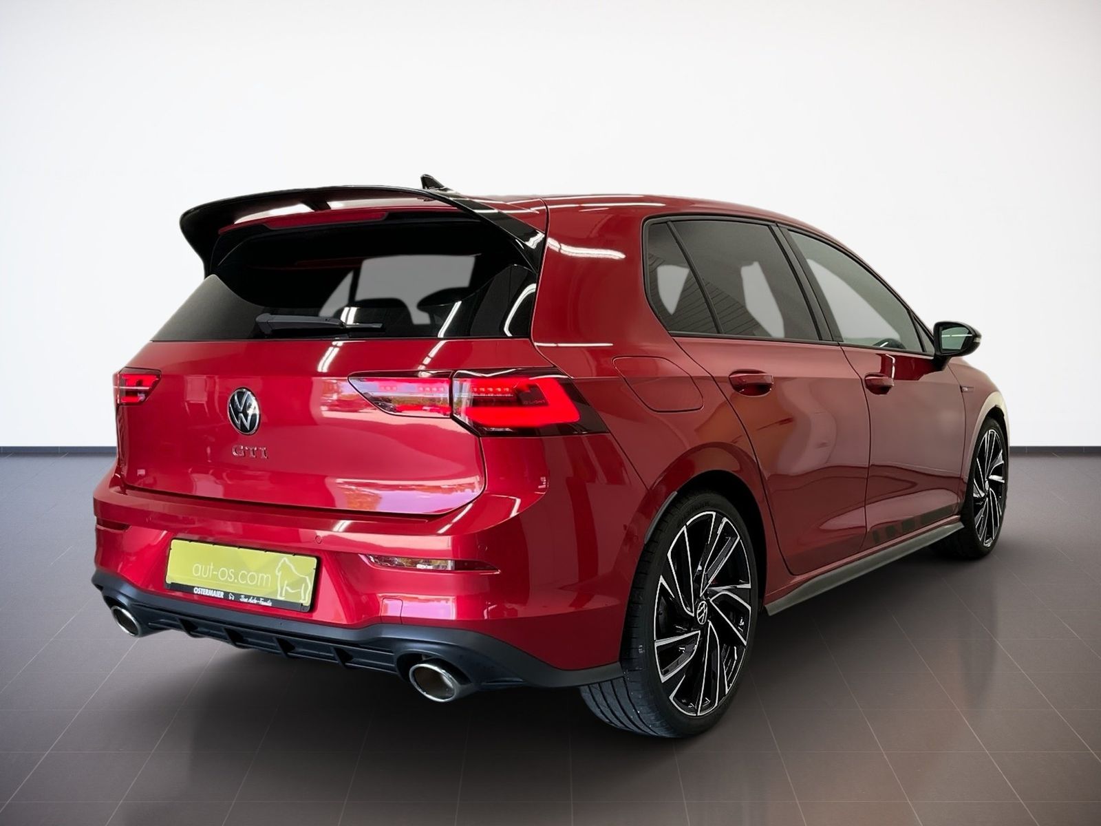Volkswagen Golf 2023 г. Красный, пробег 30730 км