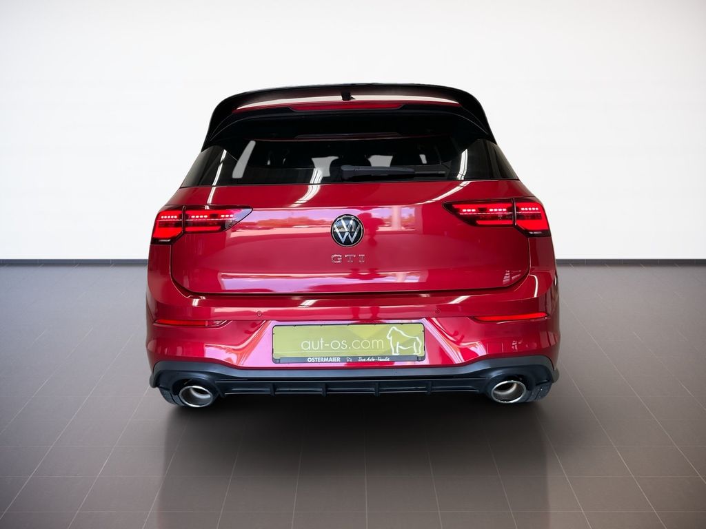 Volkswagen Golf 2023 г. Красный, пробег 30730 км