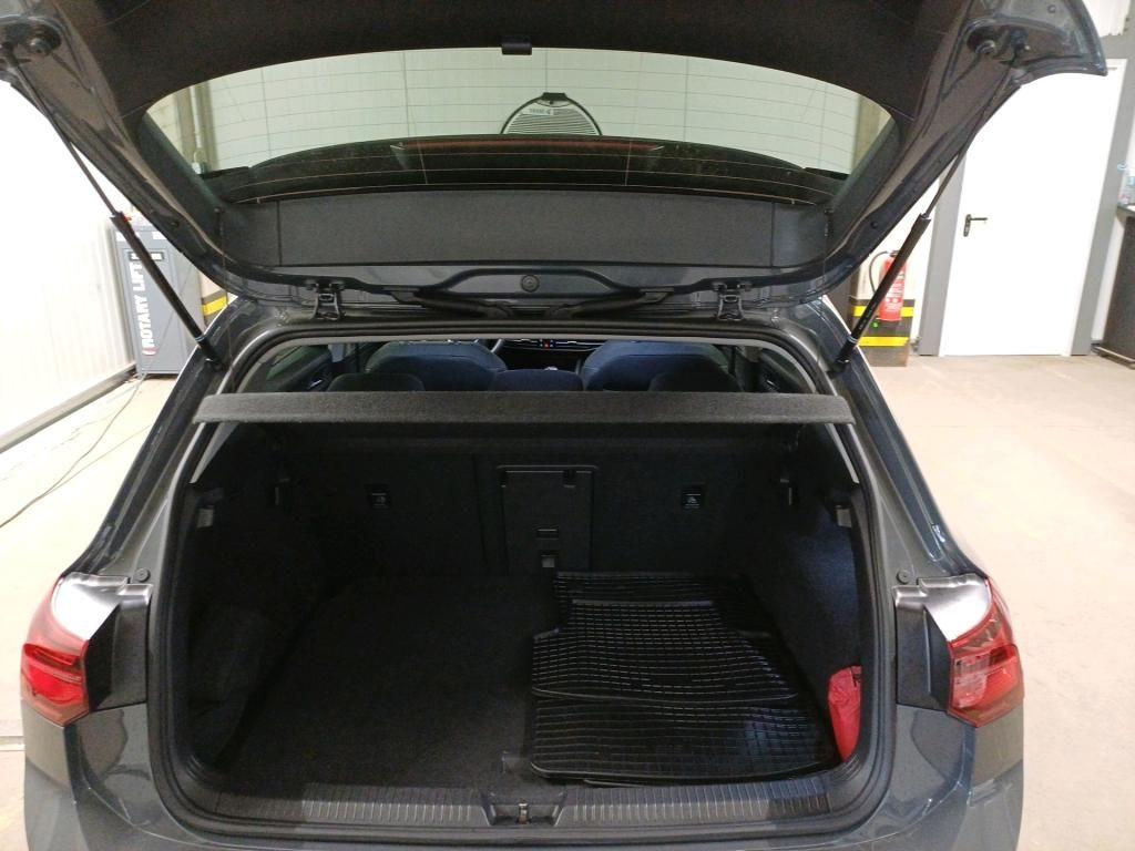 Volkswagen Golf 2023 г. Серый, пробег 44850 км