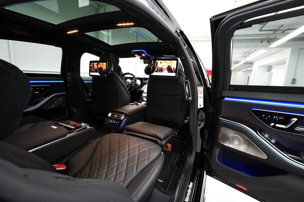 Mercedes-Benz S 450 2025 г. Чёрный, пробег 25900 км