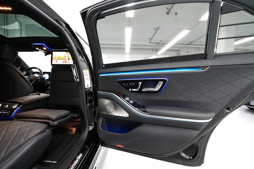 Mercedes-Benz S 450 2025 г. Чёрный, пробег 25900 км