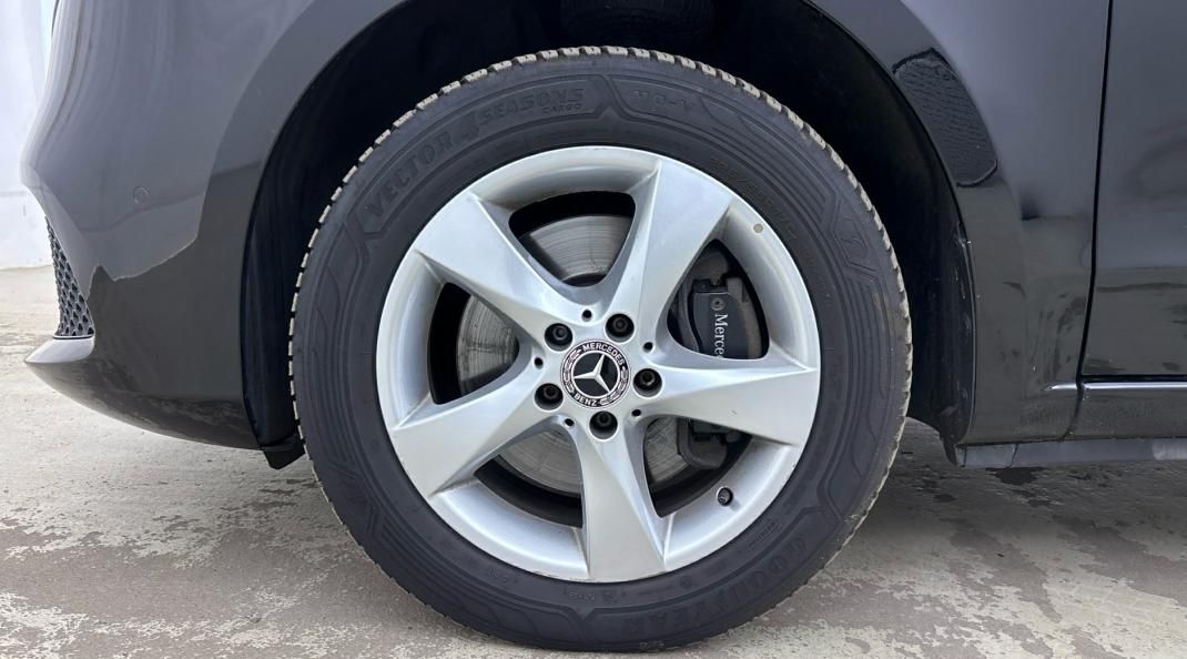 Mercedes-Benz V 250 2023 г. Чёрный, пробег 58371 км