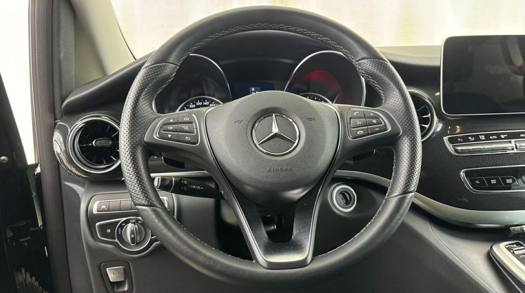 Mercedes-Benz V 250 2023 г. Чёрный, пробег 58371 км