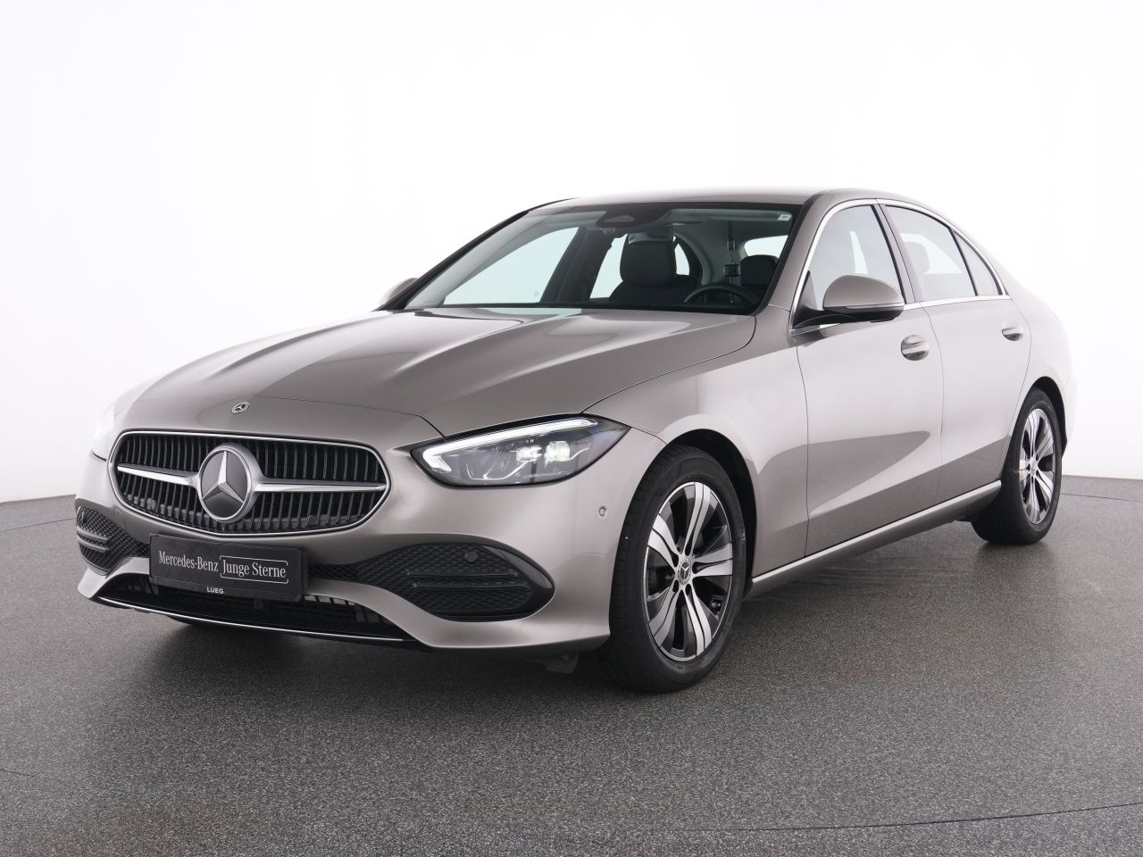 Mercedes-Benz C 180 2023 г. Серебристый, пробег 18325 км