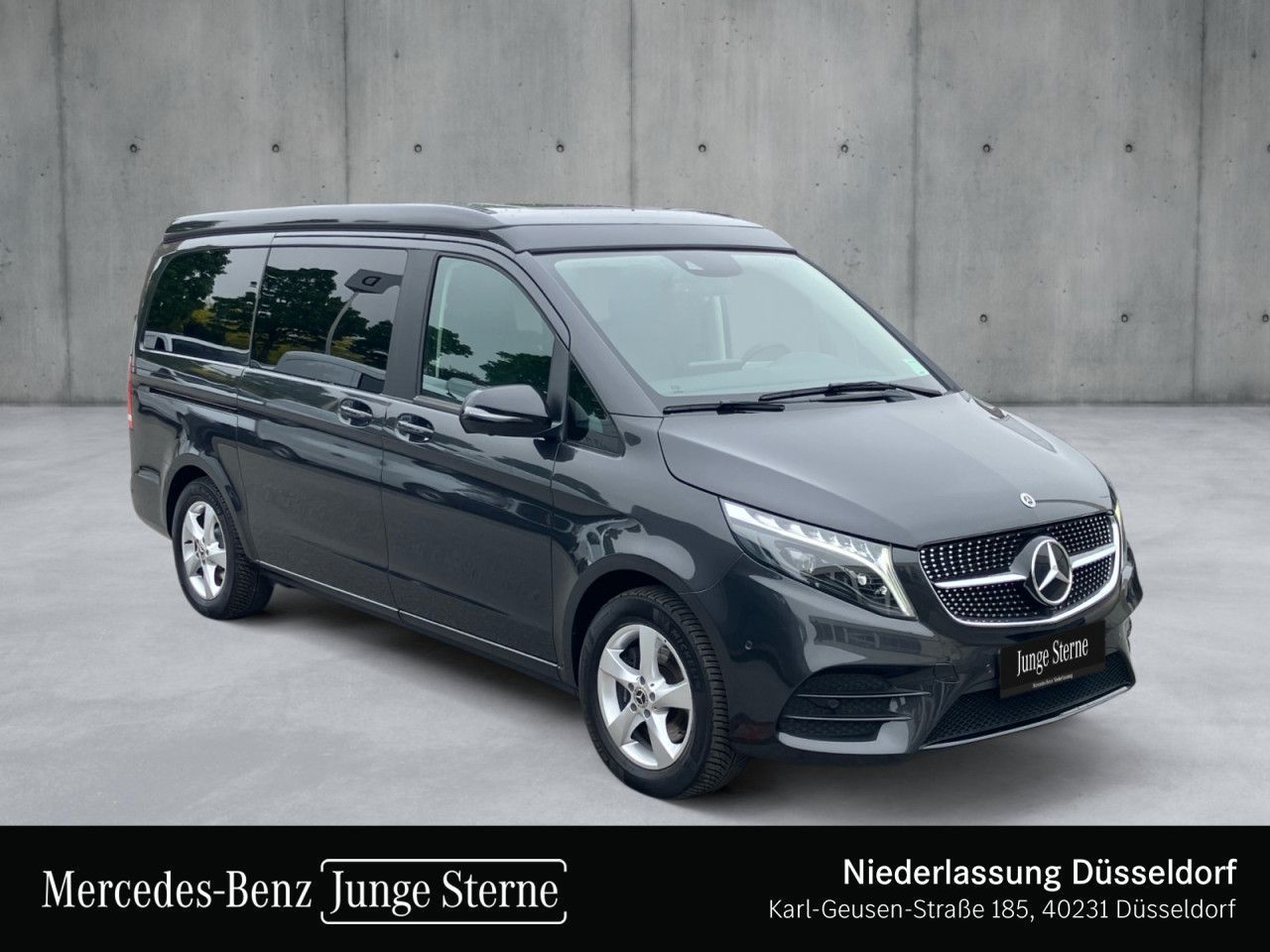 Mercedes-Benz V 220 2023 г. Серый, пробег 54298 км