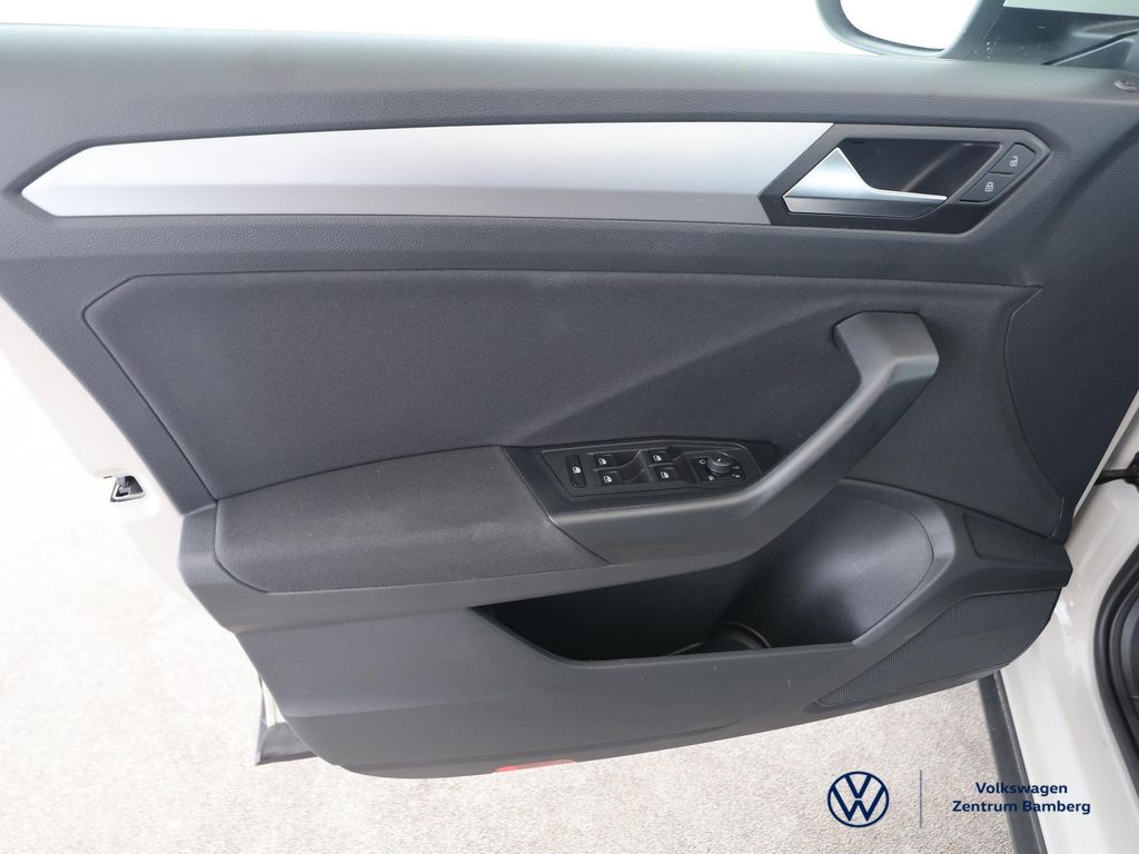 Volkswagen T-Roc 2023 г. Серый, пробег 12500 км
