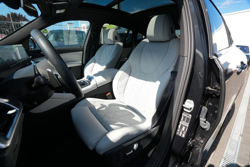 BMW X6 2024 г. Чёрный, пробег 22000 км