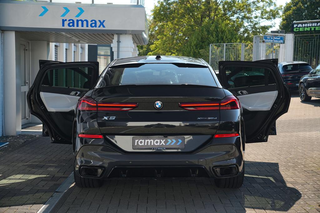 BMW X6 2024 г. Чёрный, пробег 22000 км
