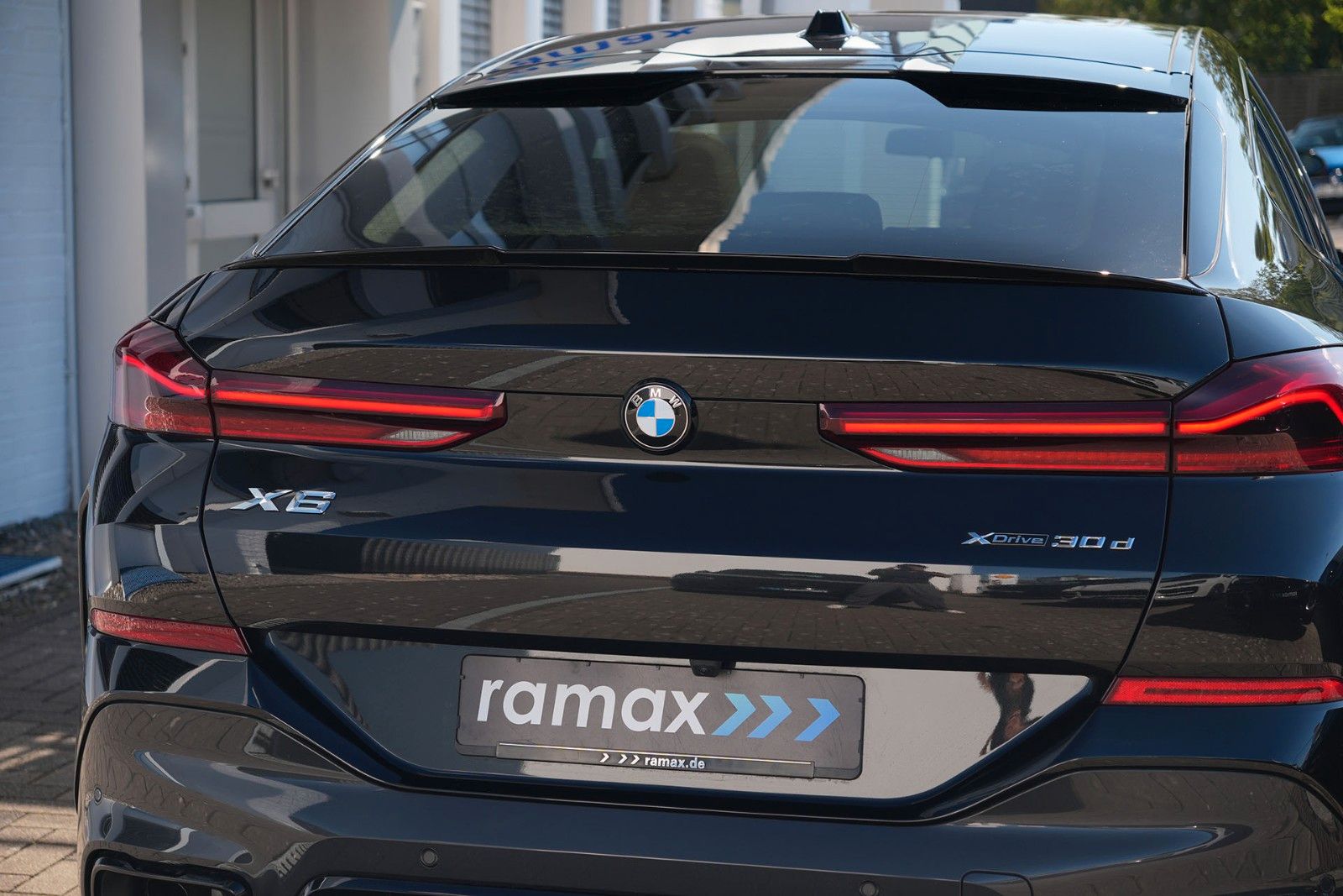 BMW X6 2024 г. Чёрный, пробег 22000 км