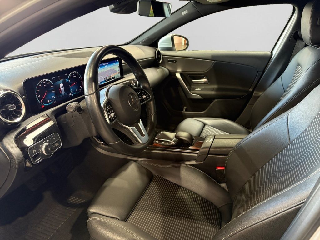 Mercedes-Benz A 200 2021 г. Серебристый, пробег 46685 км