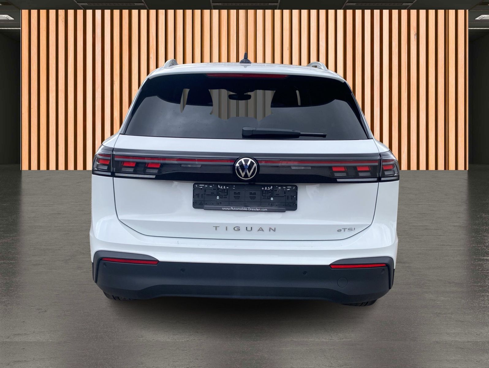 Volkswagen Tiguan 2025 г. Белый, пробег 28891 км