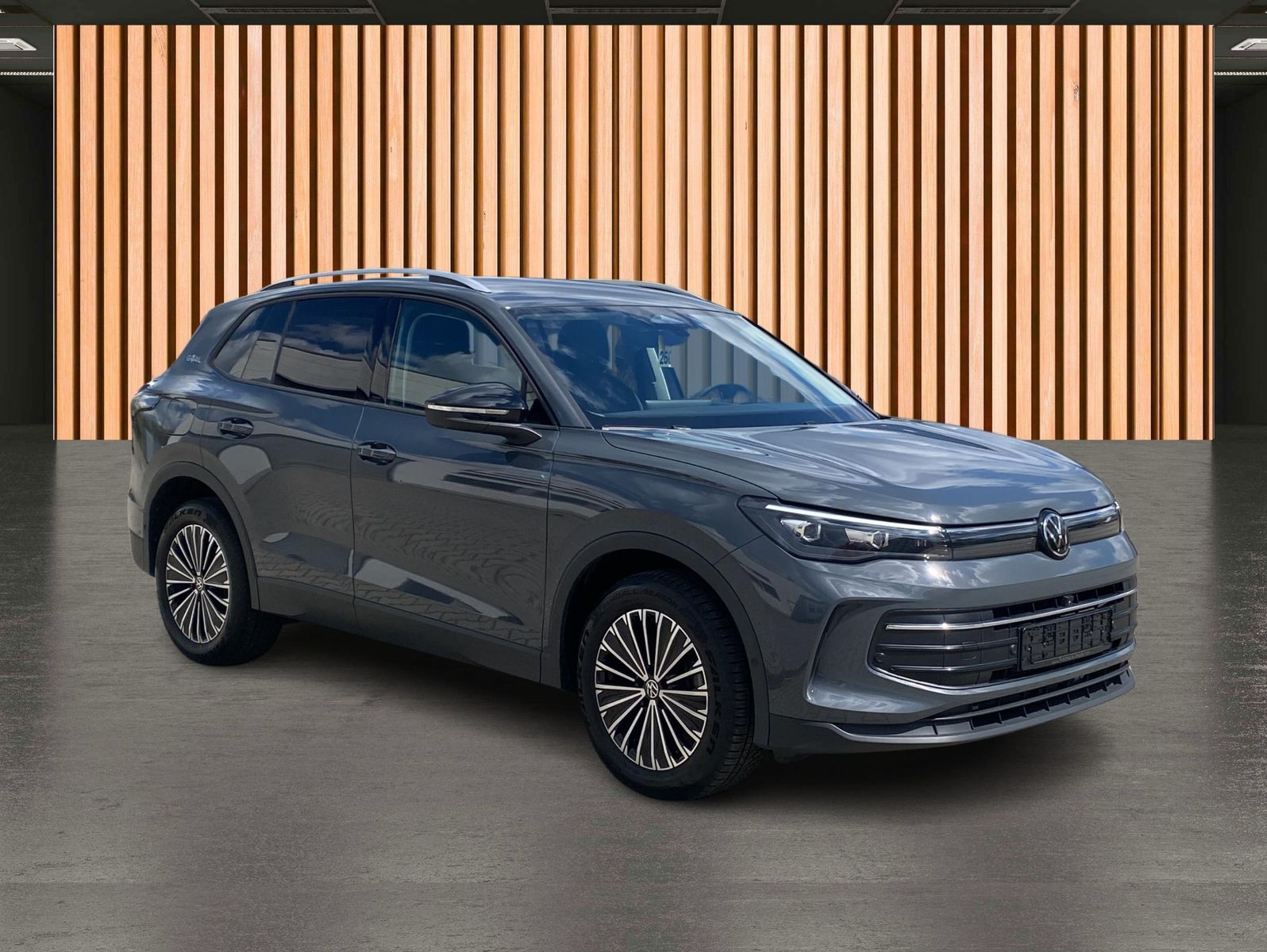 Volkswagen Tiguan 2025 г. Серый, пробег 27142 км