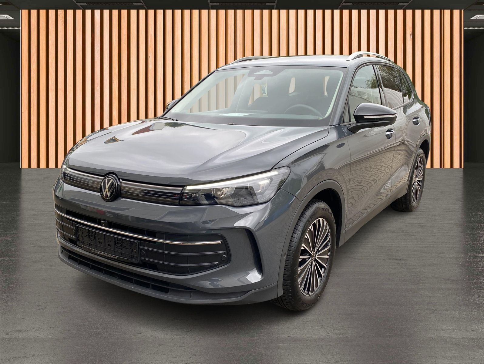 Volkswagen Tiguan 2025 г. Серый, пробег 25349 км