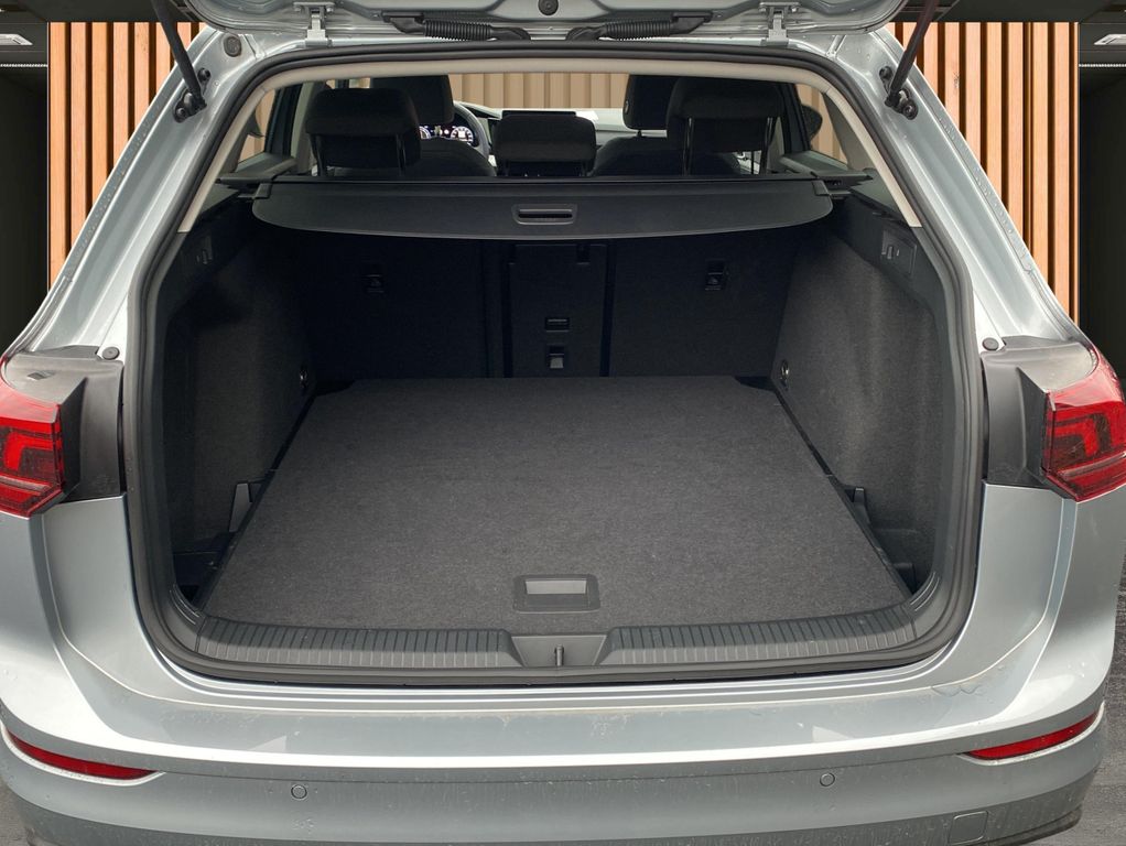 Volkswagen Golf 2025 г. Серебристый, пробег 14904 км