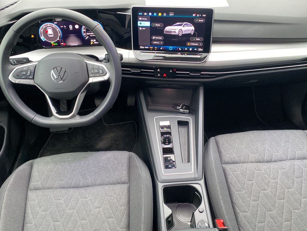 Volkswagen Golf 2025 г. Серебристый, пробег 14904 км