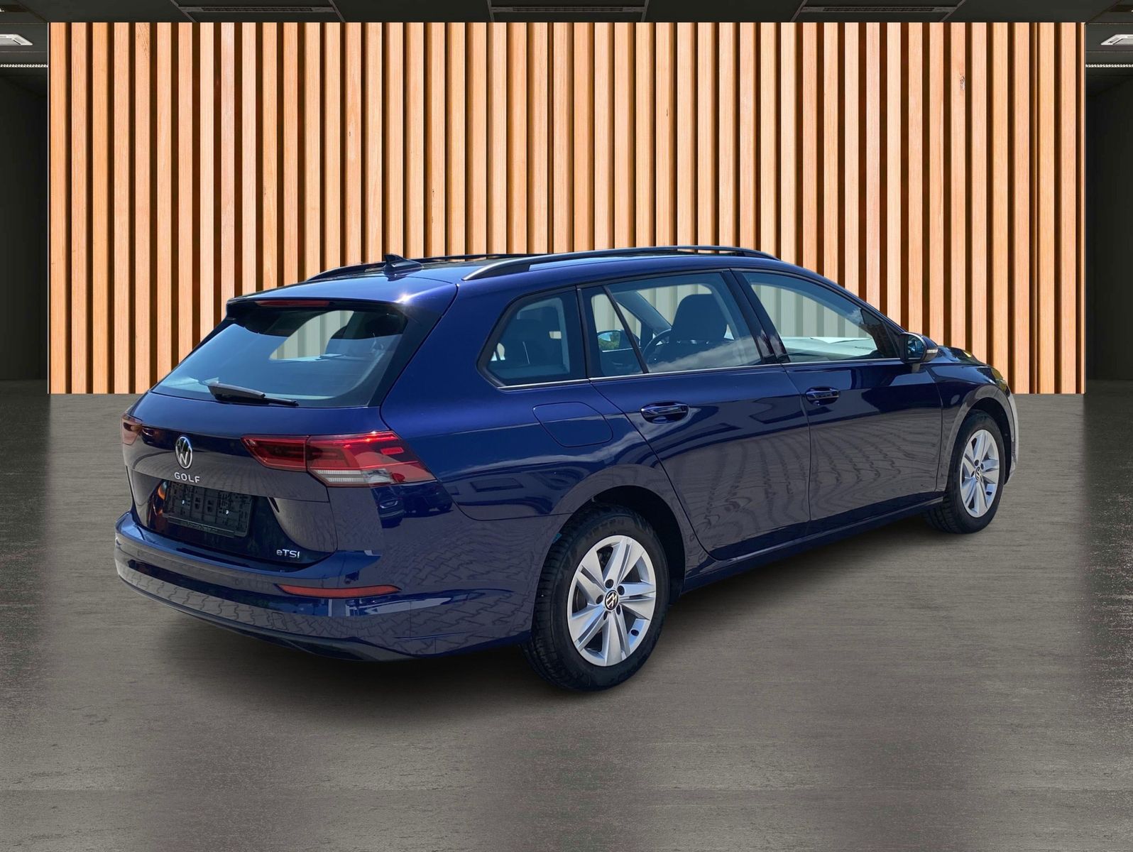 Volkswagen Golf 2024 г. Синий, пробег 3465 км