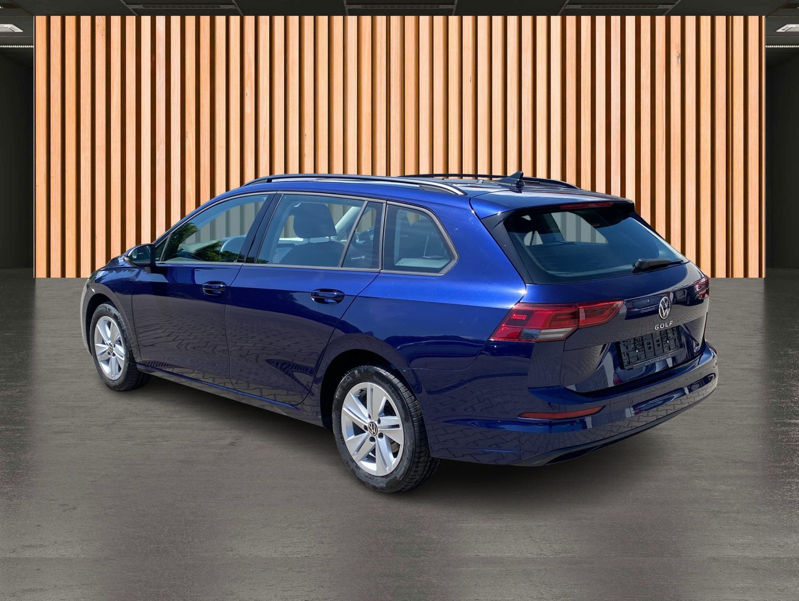 Volkswagen Golf 2024 г. Синий, пробег 3465 км