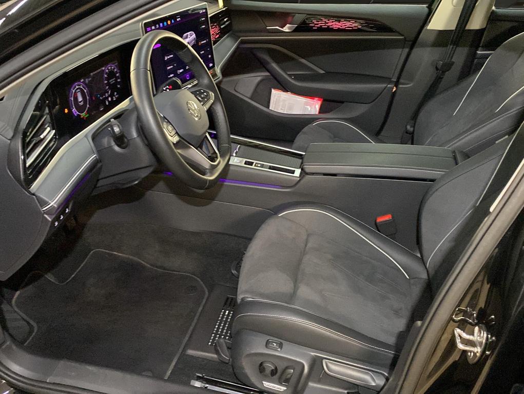 Volkswagen PASSAT VARIANT 2024 г. Чёрный, пробег 29894 км