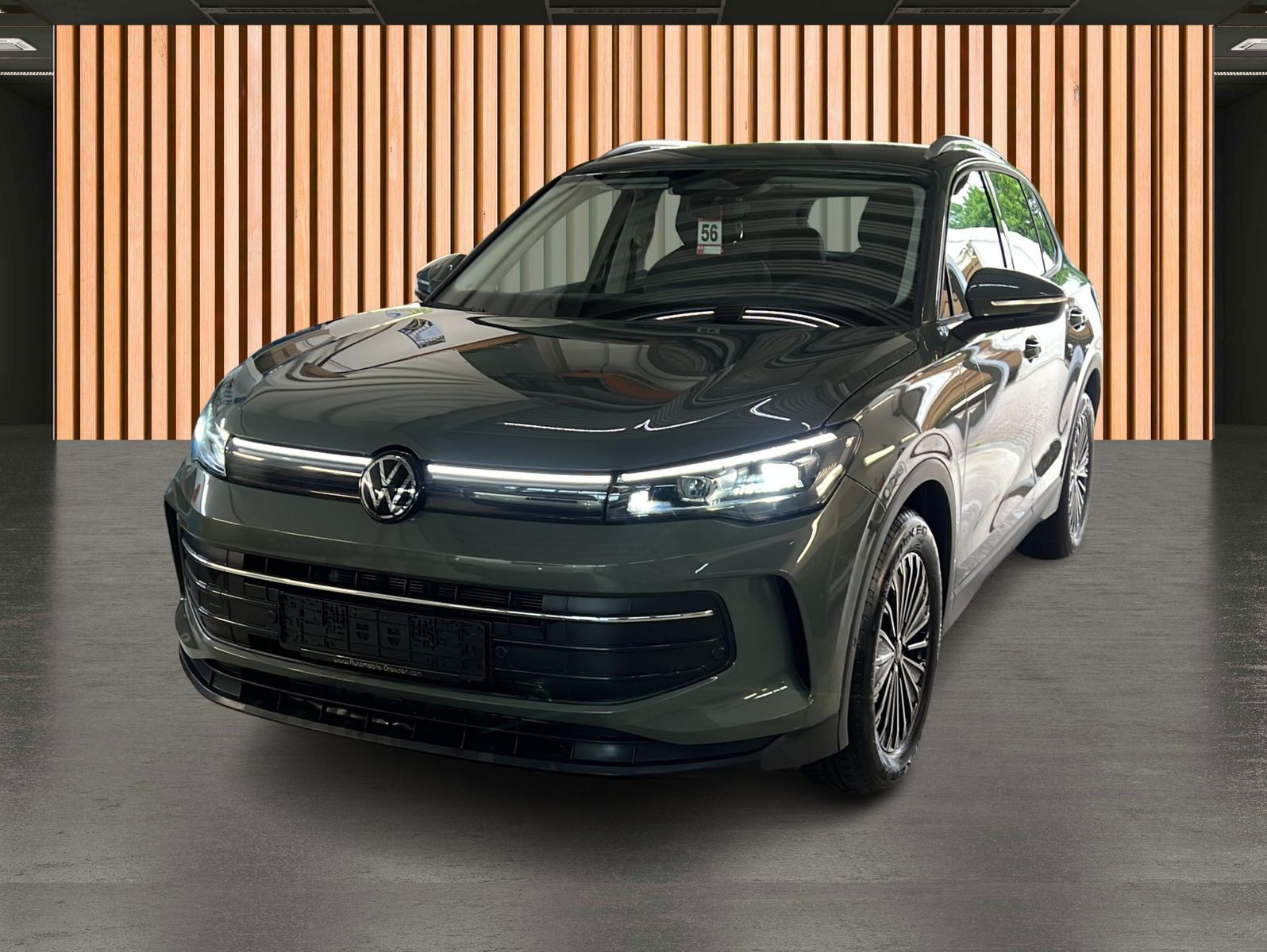 Volkswagen Tiguan 2024 г. Зелёный, пробег 25333 км