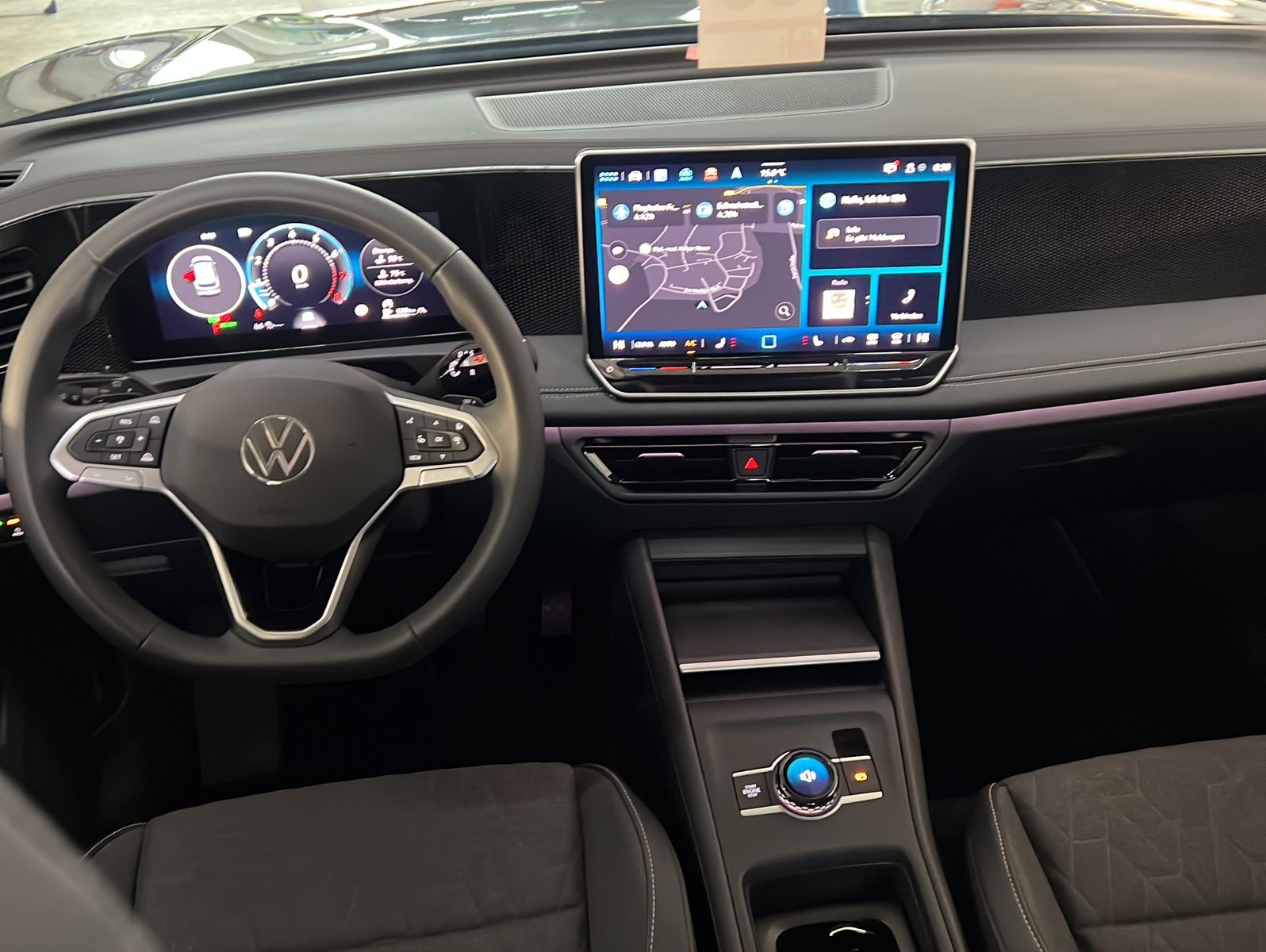 Volkswagen Tiguan 2024 г. Зелёный, пробег 25333 км