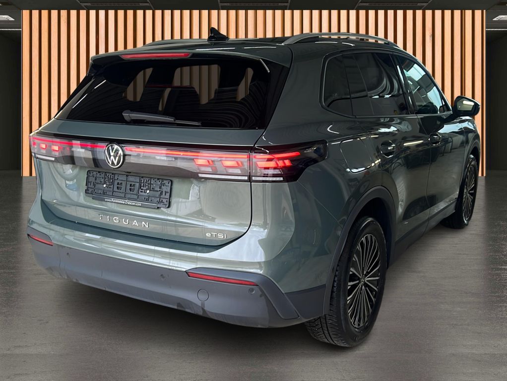 Volkswagen Tiguan 2024 г. Зелёный, пробег 25333 км
