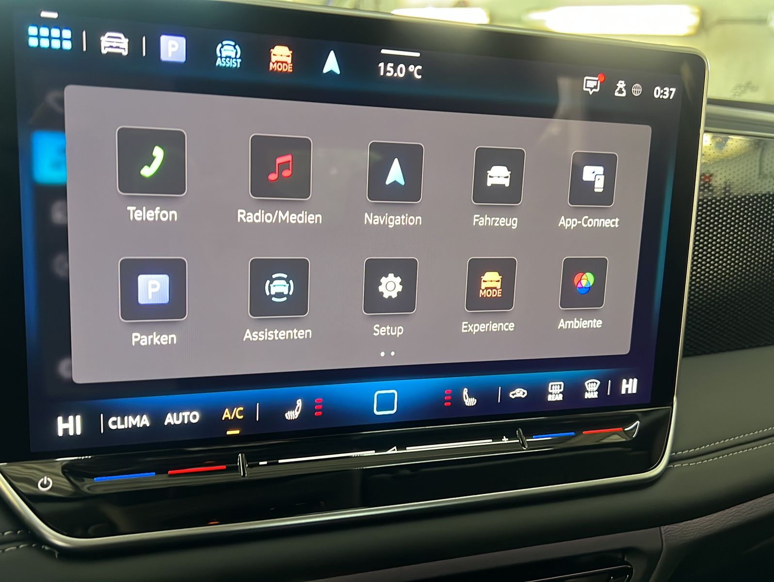 Volkswagen Tiguan 2024 г. Зелёный, пробег 25333 км
