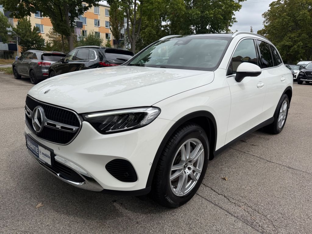 Mercedes-Benz GLC 200 2024 г. Белый, пробег 18480 км