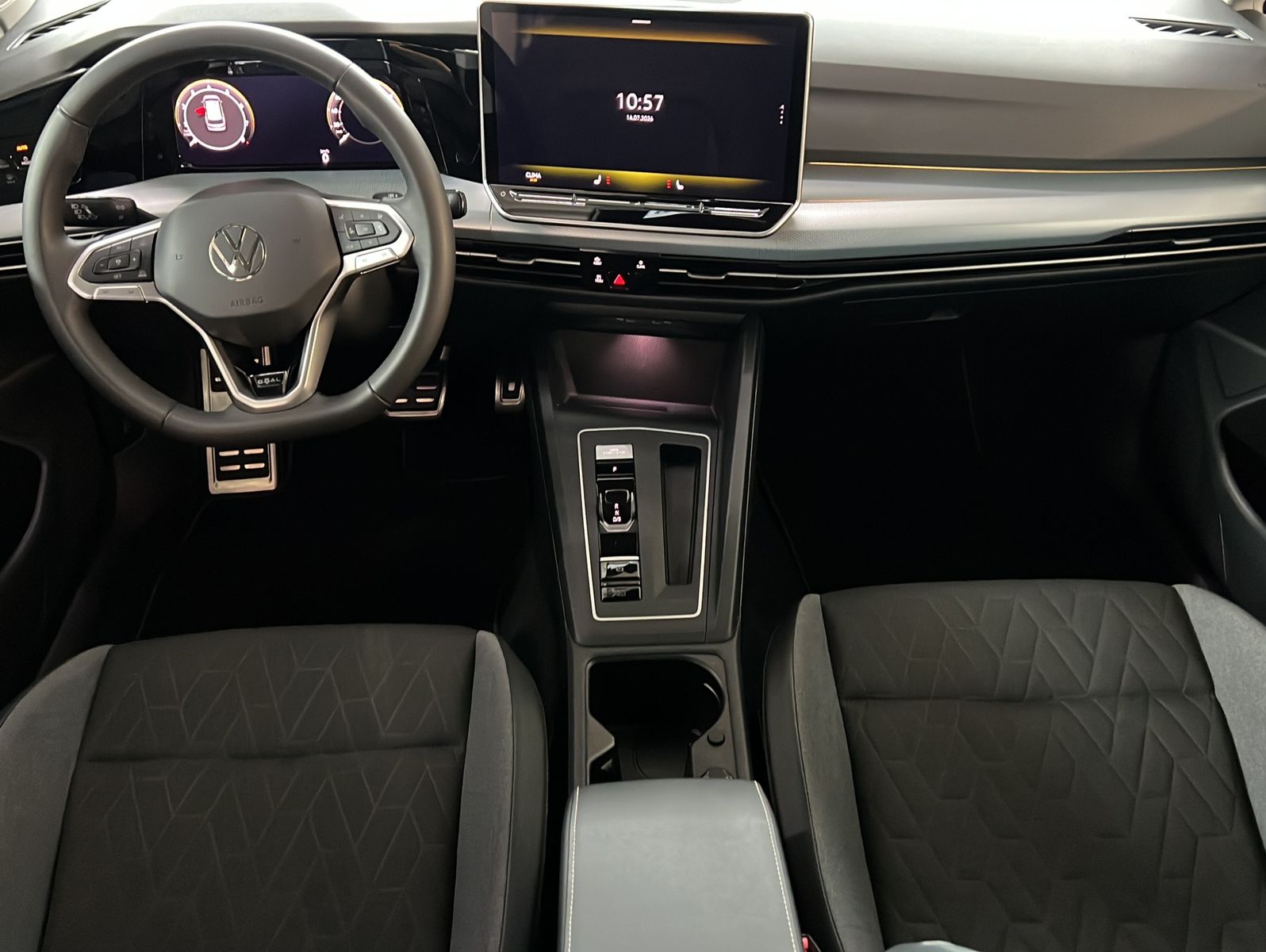 Volkswagen Golf 2025 г. Синий, пробег 27169 км