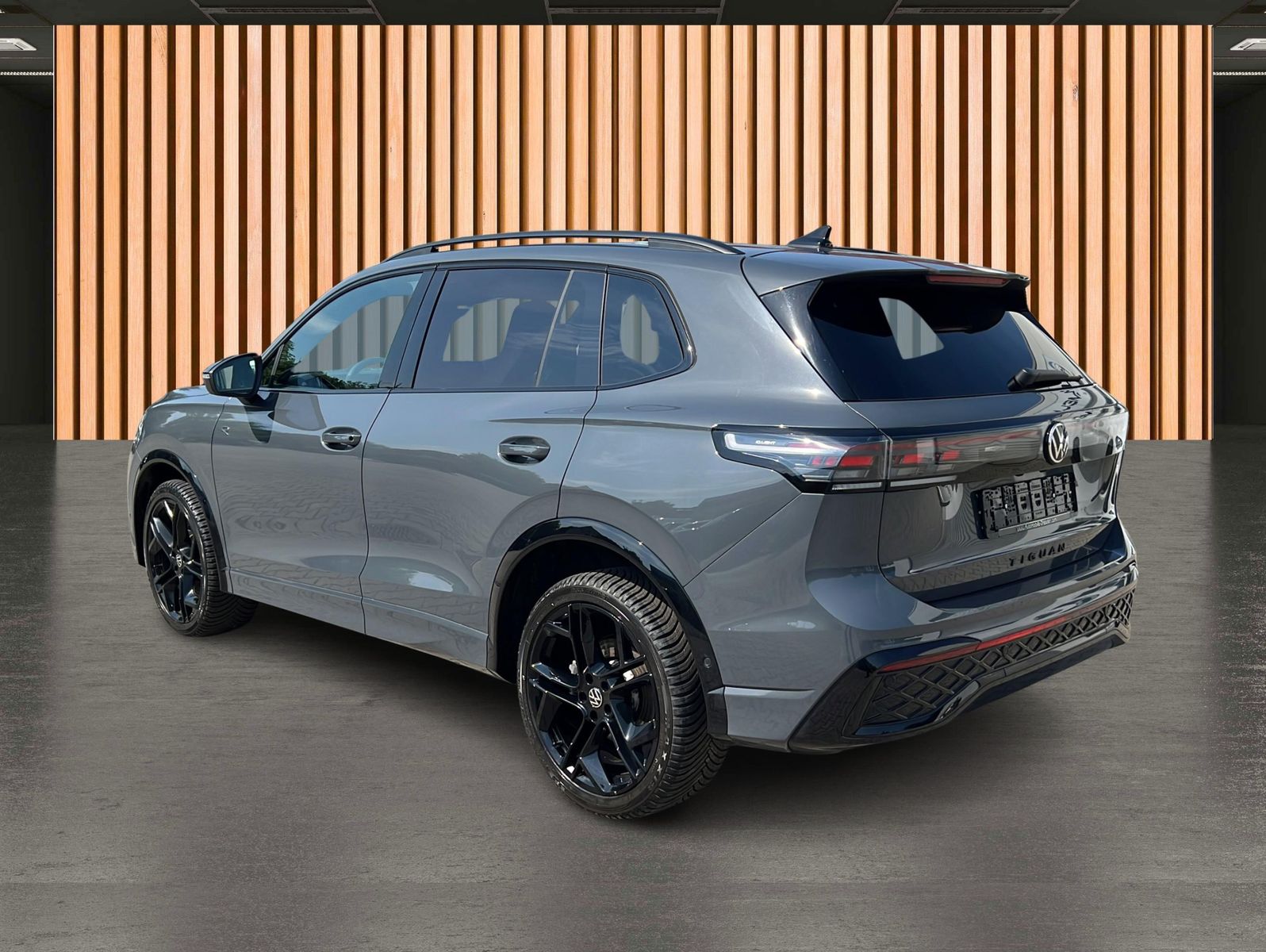 Volkswagen Tiguan 2025 г. Серый, пробег 21785 км