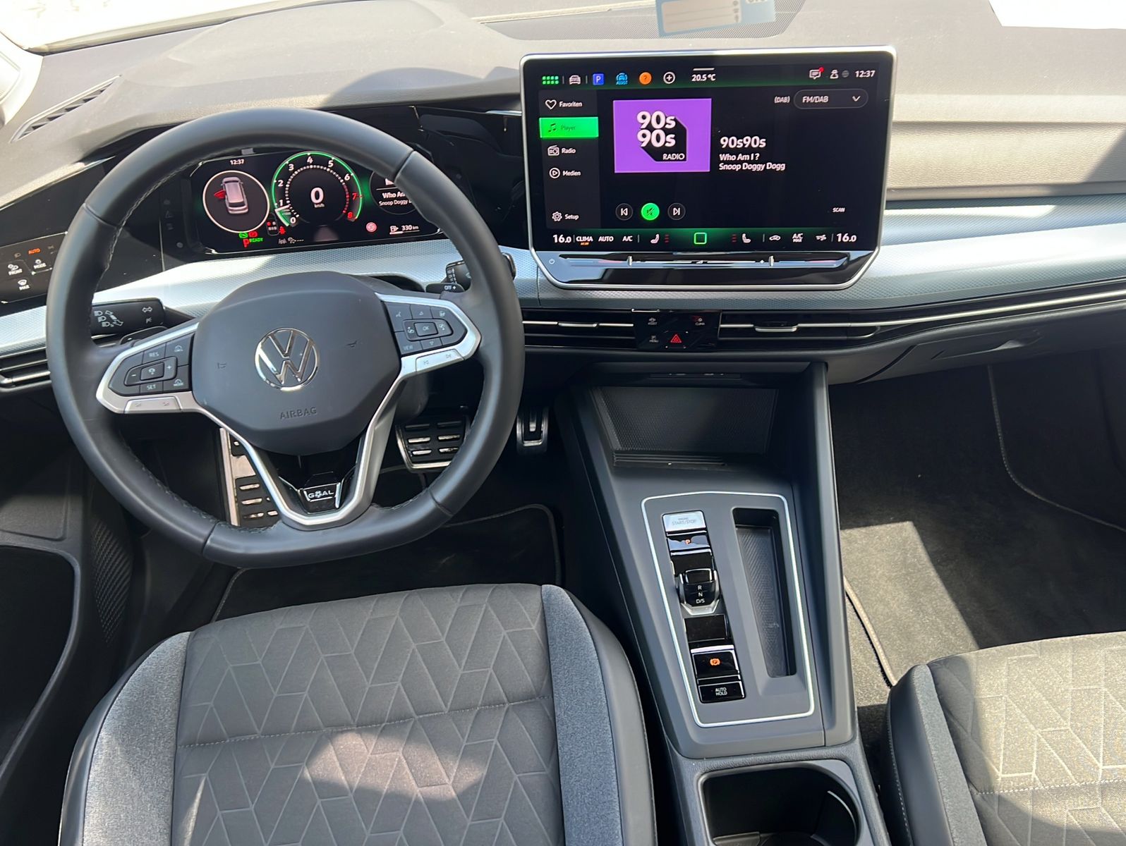 Volkswagen Golf 2025 г. Белый, пробег 25708 км