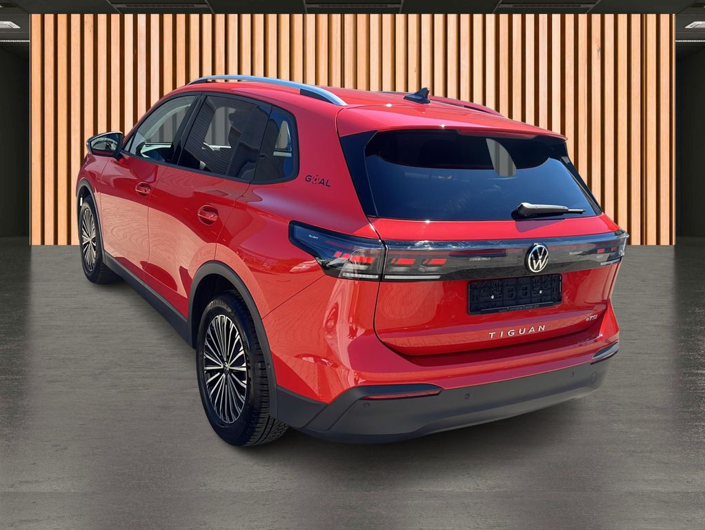 Volkswagen Tiguan 2025 г. Красный, пробег 25301 км