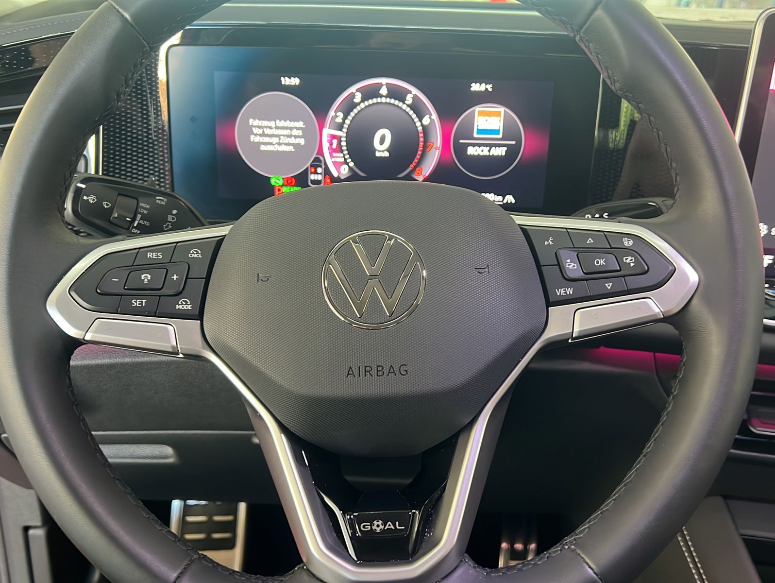 Volkswagen Tiguan 2025 г. Красный, пробег 25301 км