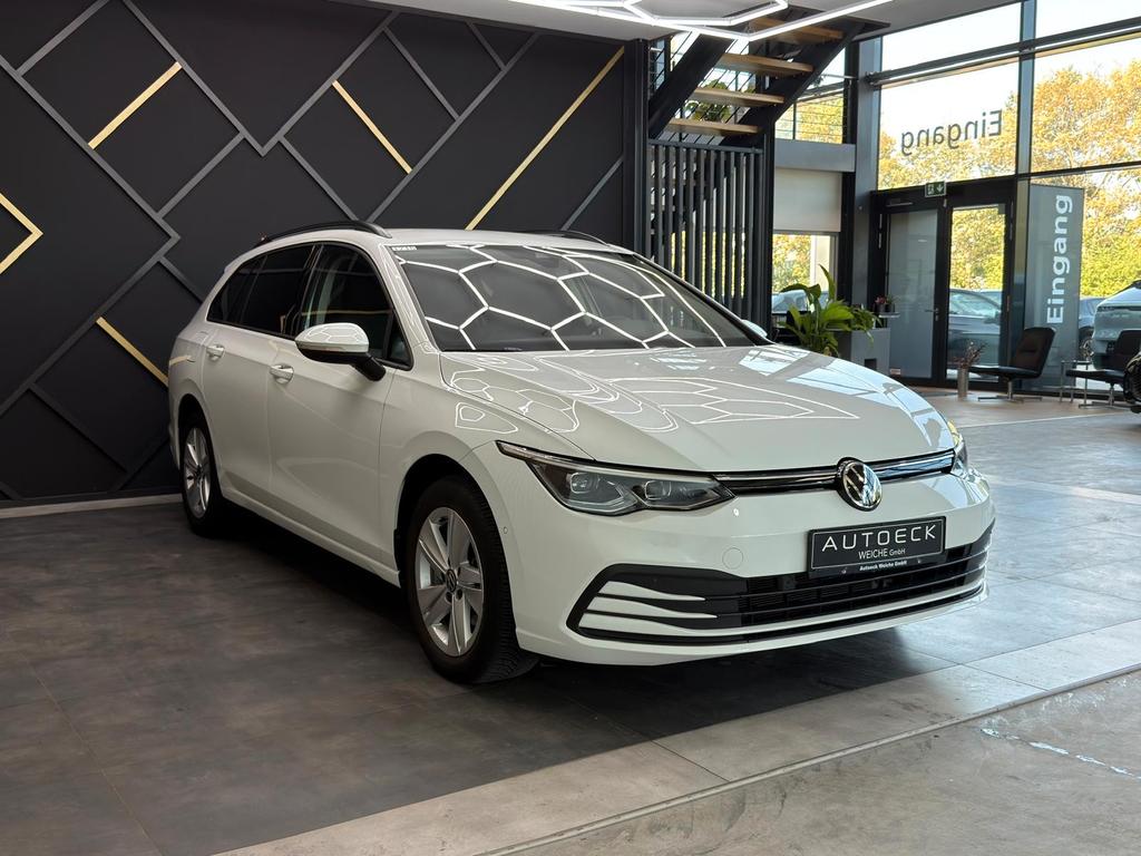 Volkswagen Golf 2022 г. Белый, пробег 48000 км