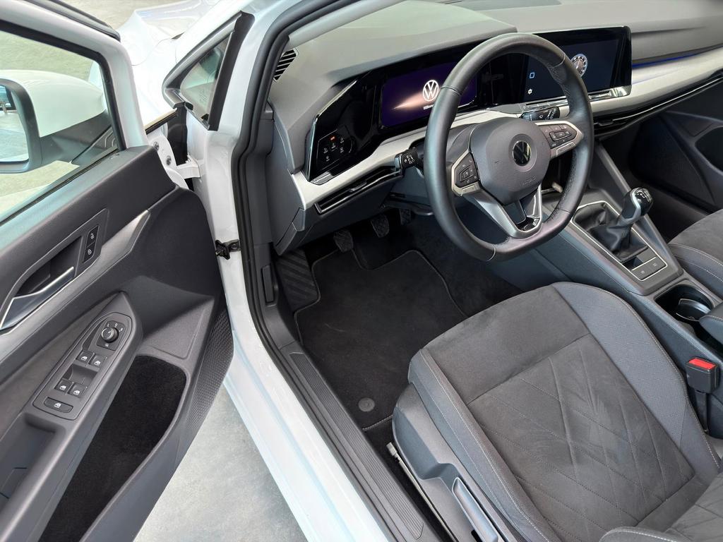 Volkswagen Golf 2022 г. Белый, пробег 48000 км