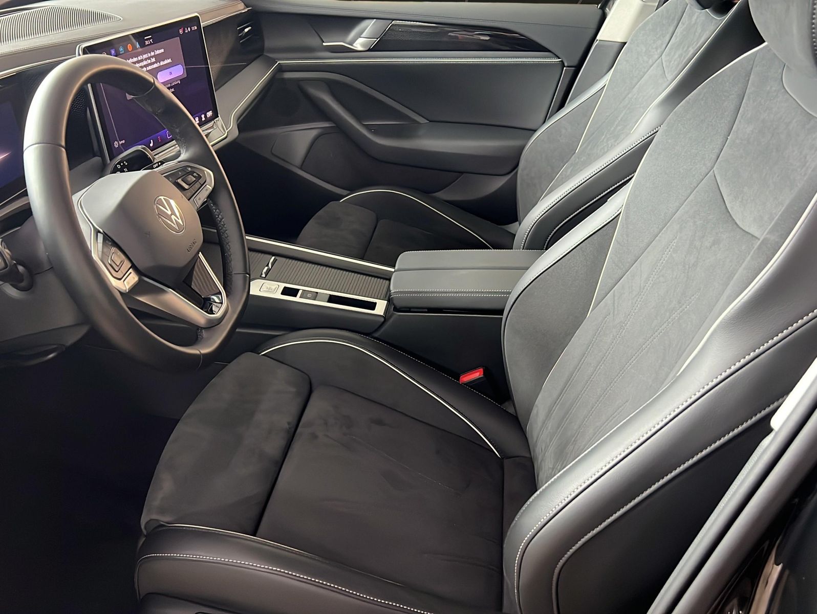 Volkswagen PASSAT VARIANT 2025 г. Чёрный, пробег 16355 км