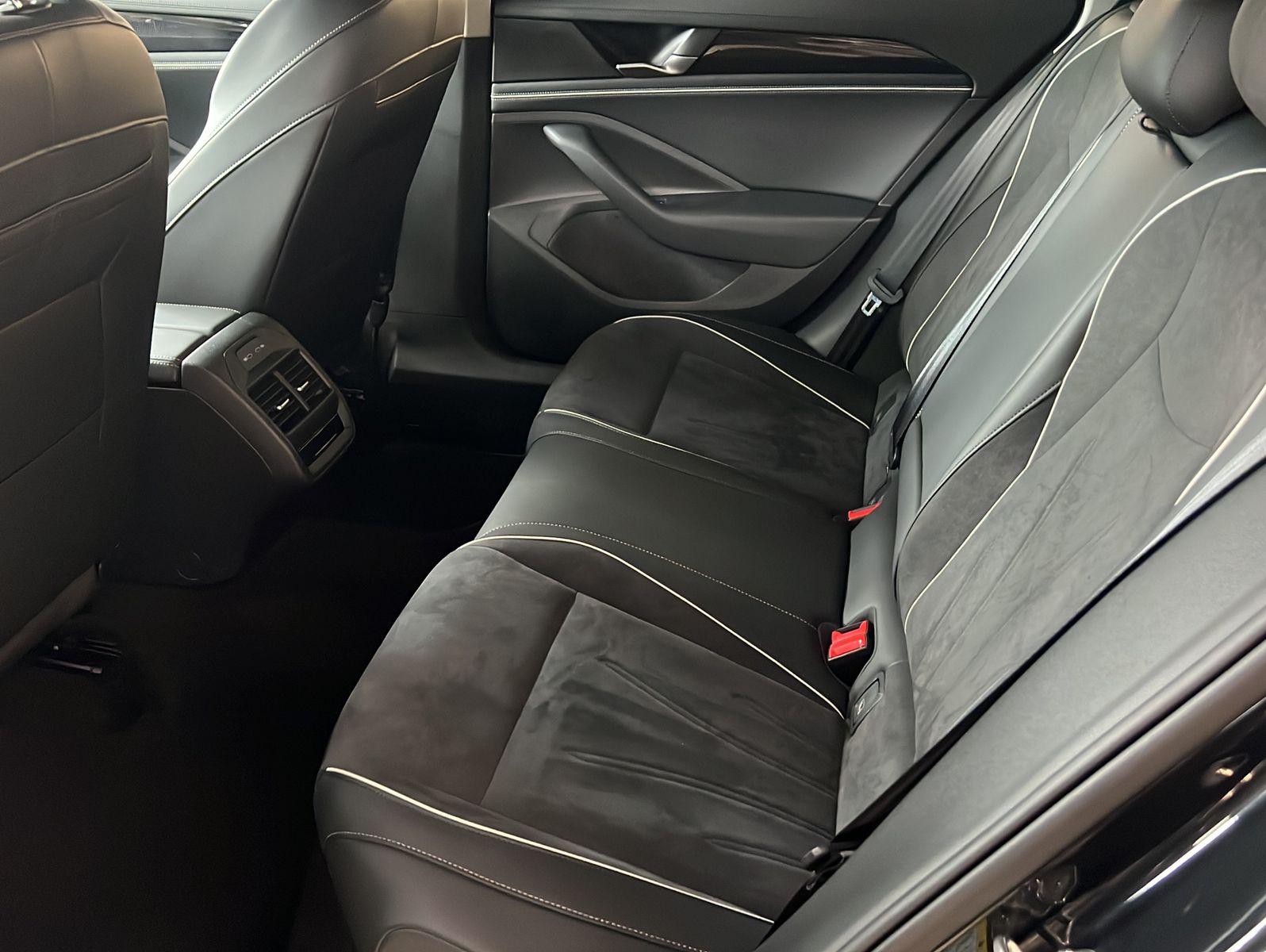 Volkswagen PASSAT VARIANT 2025 г. Чёрный, пробег 16355 км