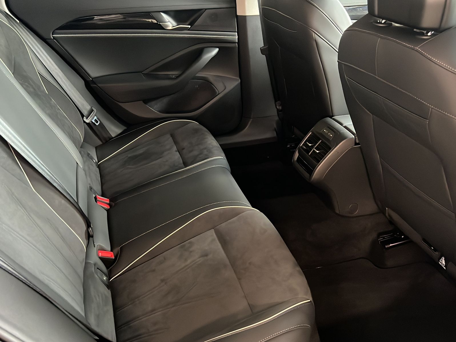 Volkswagen PASSAT VARIANT 2025 г. Чёрный, пробег 16355 км
