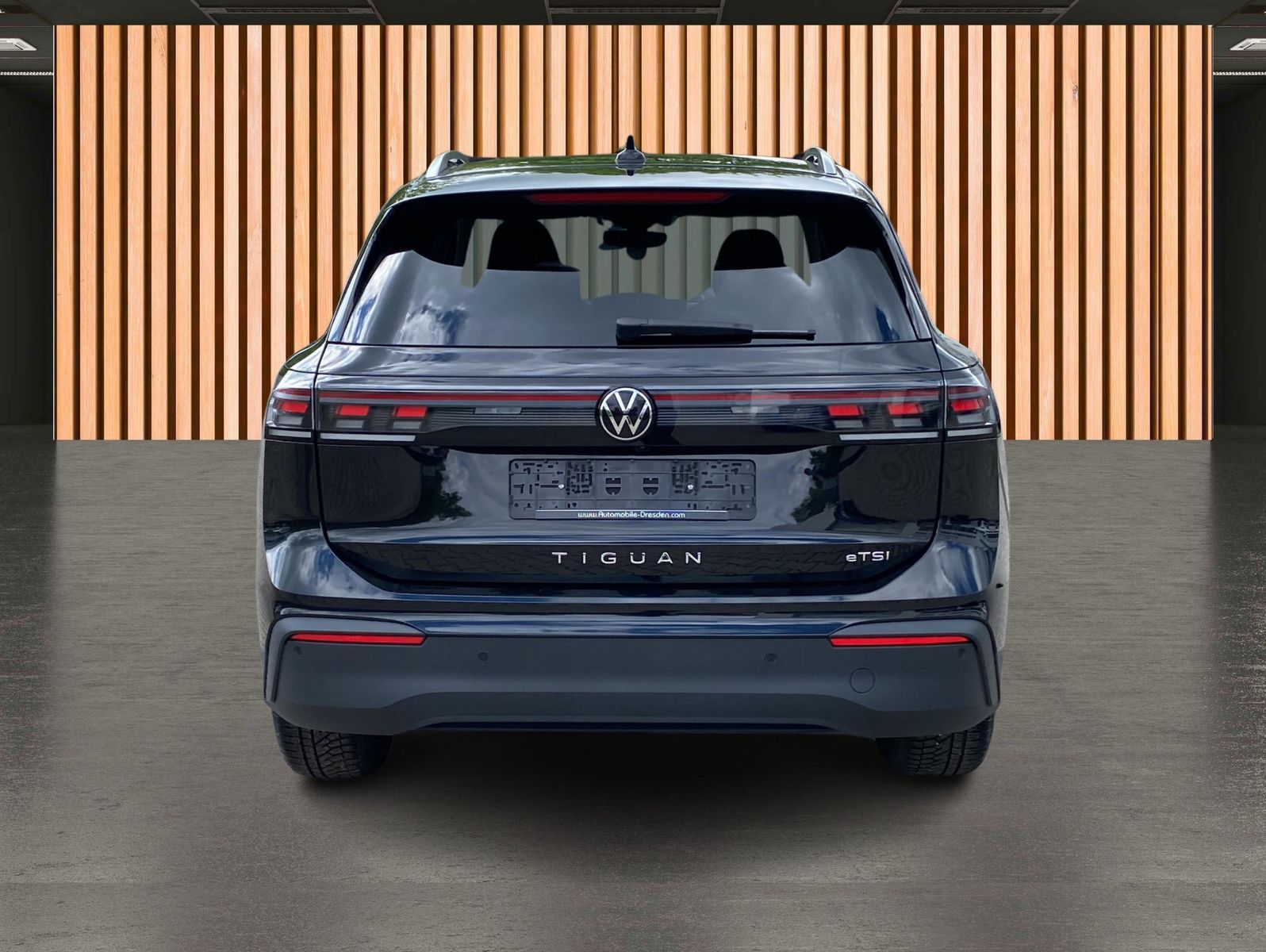 Volkswagen Tiguan 2025 г. Чёрный, пробег 27516 км