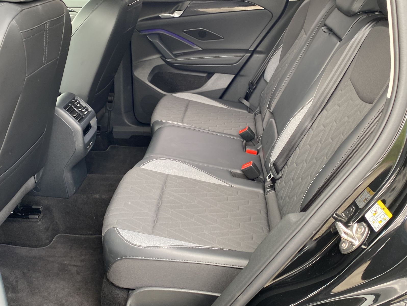 Volkswagen Tiguan 2025 г. Чёрный, пробег 27516 км