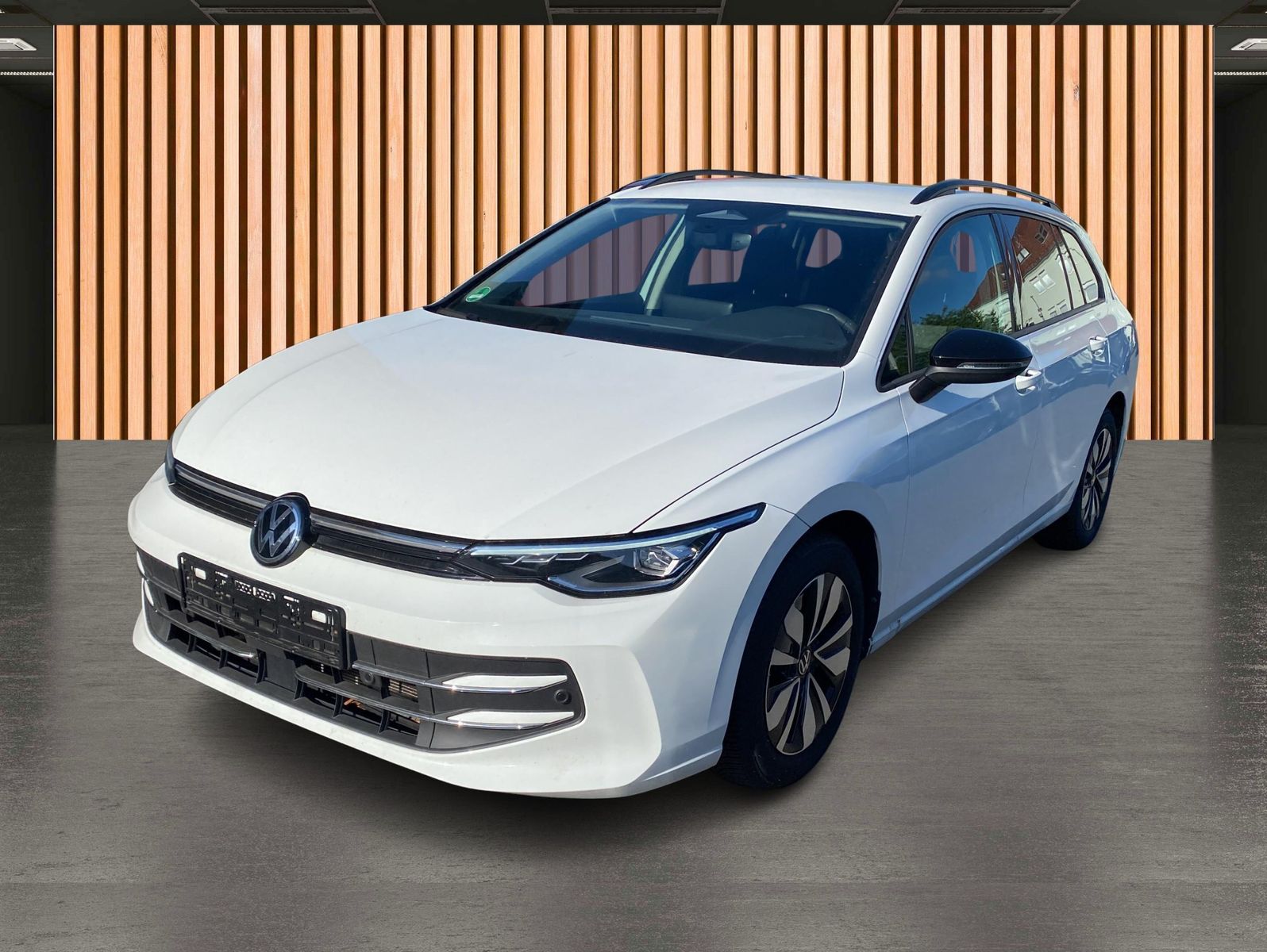 Volkswagen Golf 2025 г. Белый, пробег 28412 км