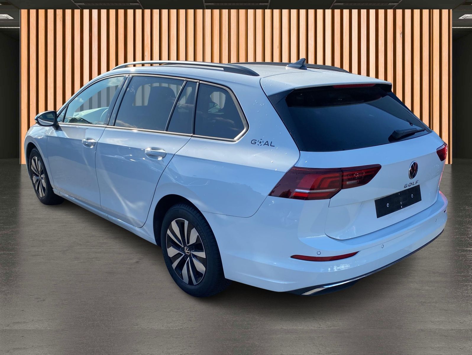 Volkswagen Golf 2025 г. Белый, пробег 28412 км