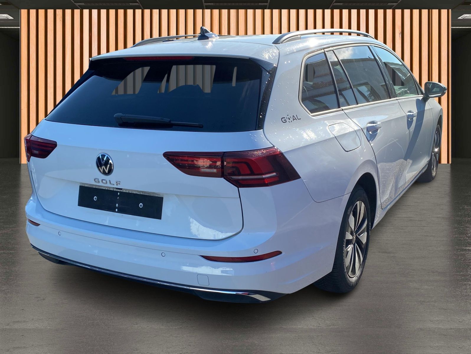 Volkswagen Golf 2025 г. Белый, пробег 28412 км