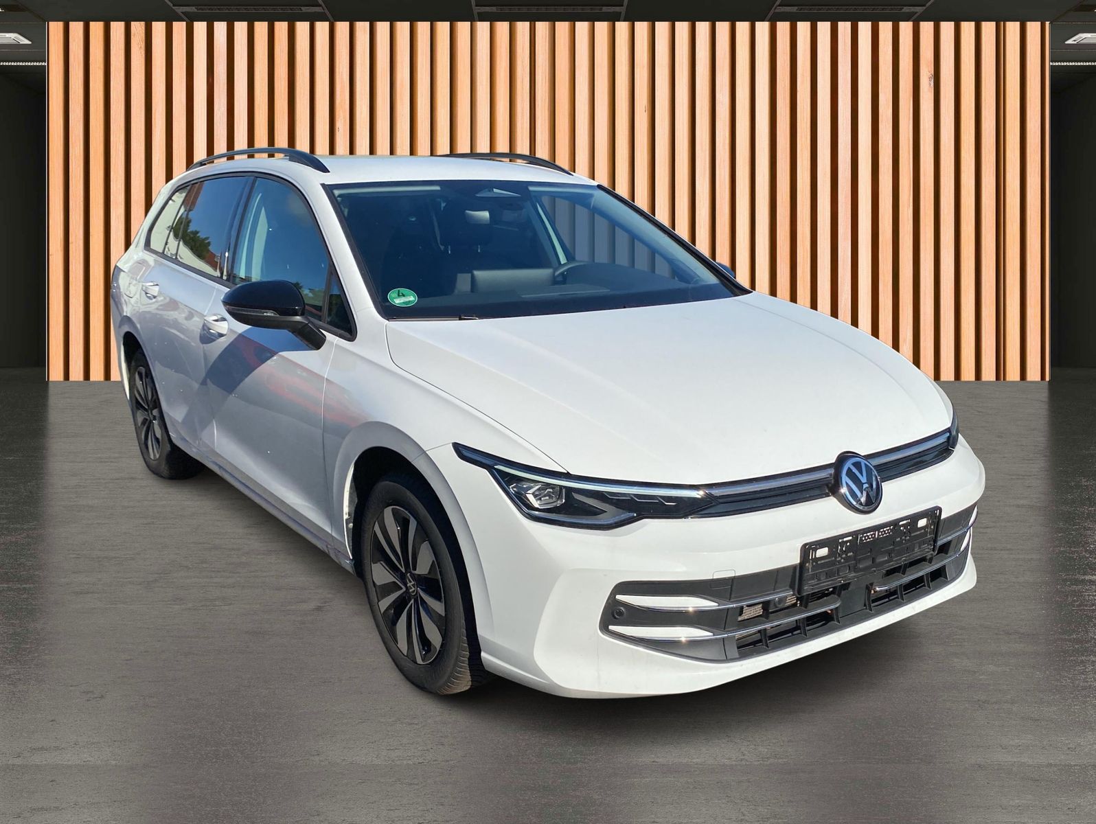 Volkswagen Golf 2025 г. Белый, пробег 28412 км