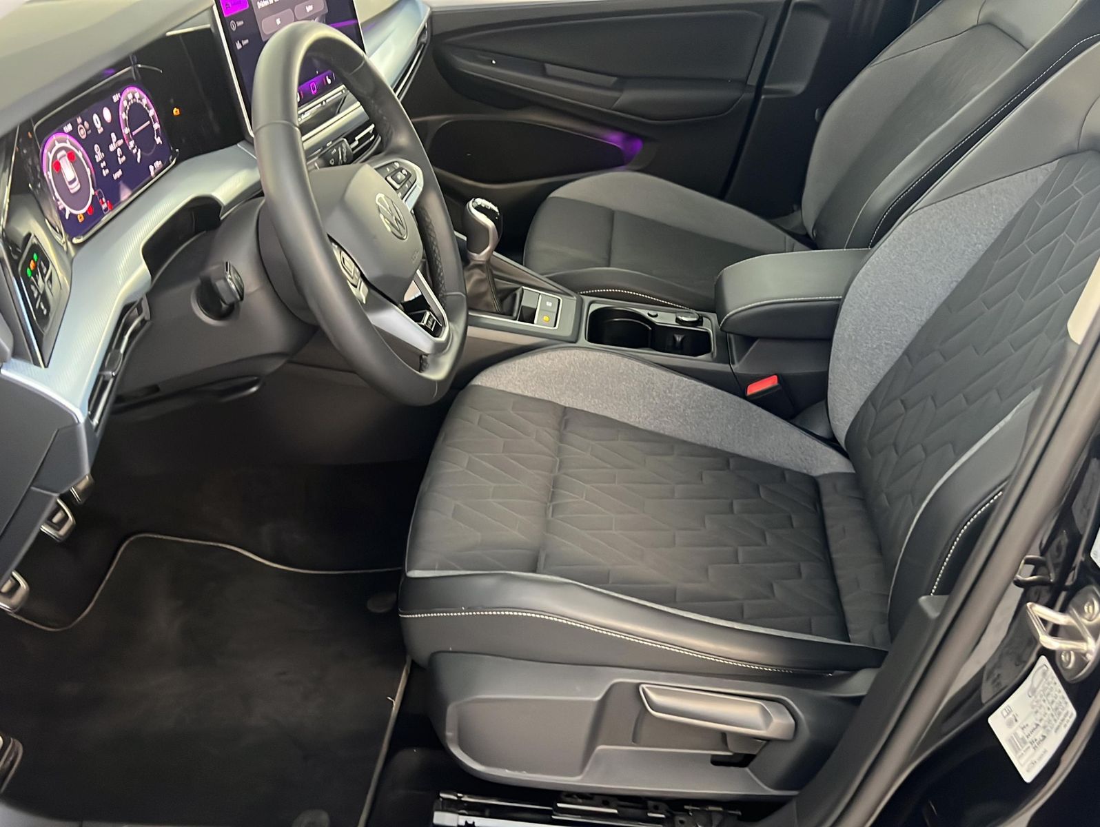 Volkswagen Golf 2025 г. Чёрный, пробег 25809 км