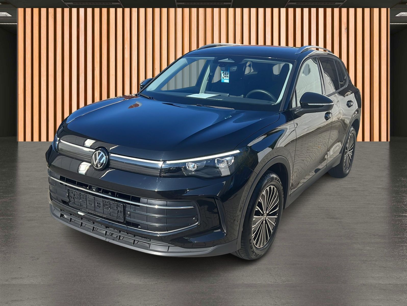 Volkswagen Tiguan 2025 г. Чёрный, пробег 25583 км
