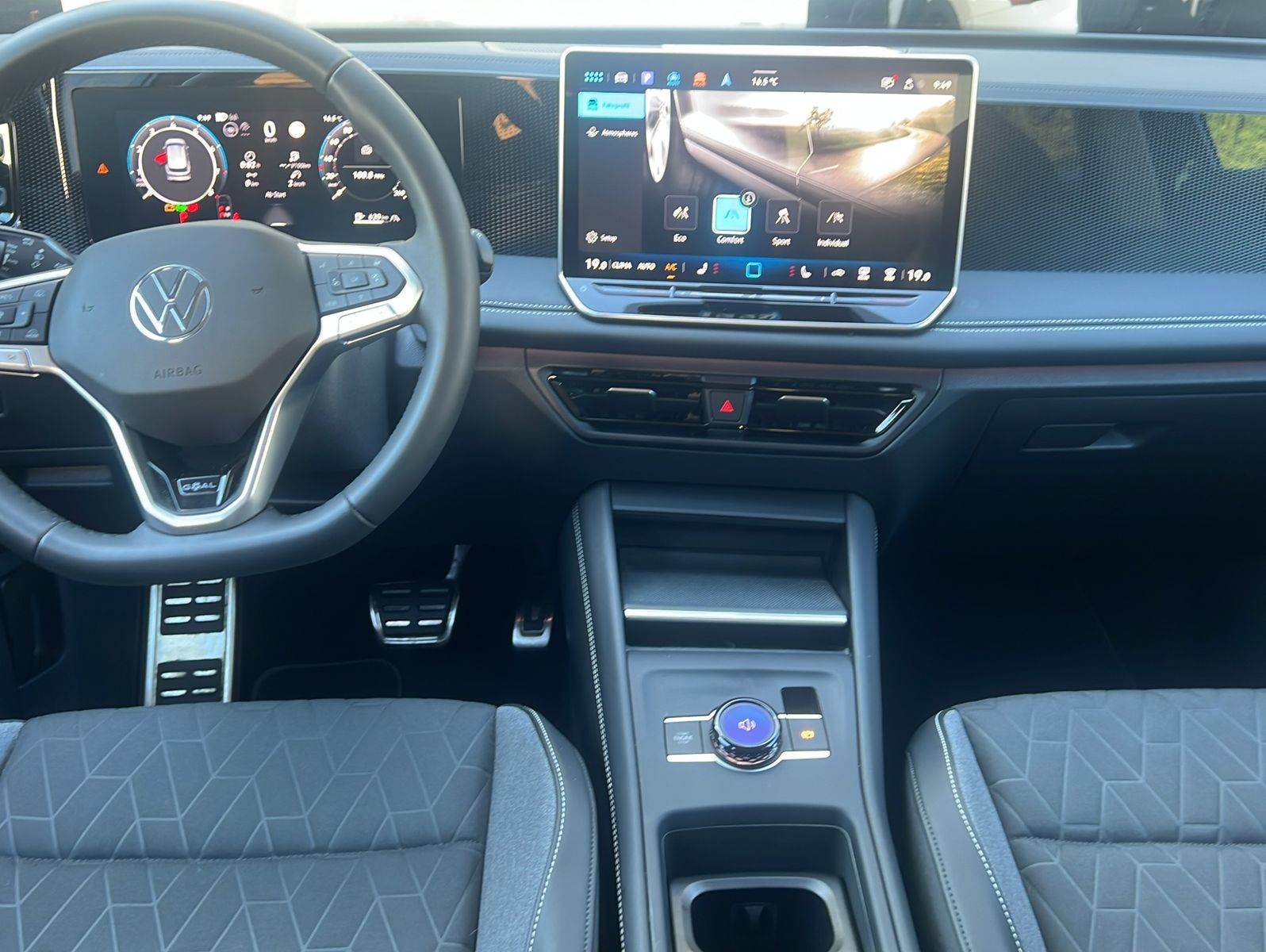 Volkswagen Tiguan 2025 г. Чёрный, пробег 25583 км