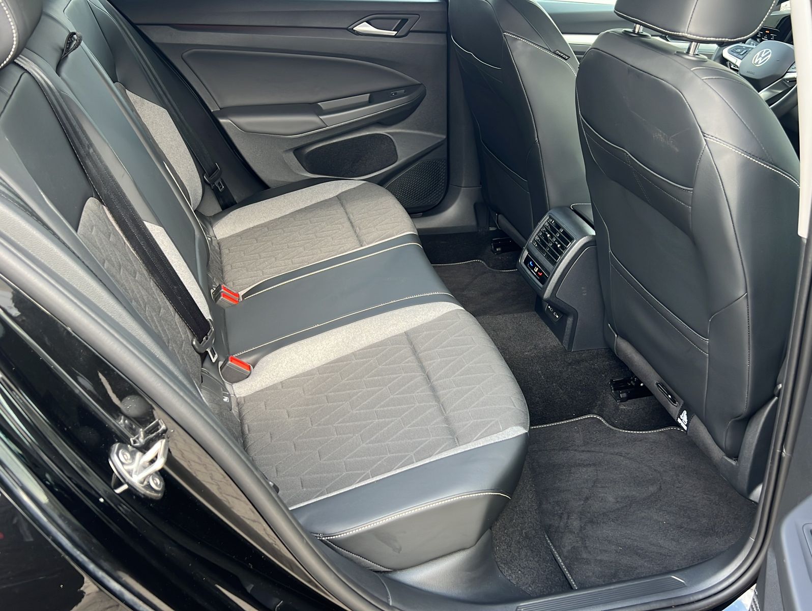 Volkswagen Golf 2025 г. Чёрный, пробег 25250 км