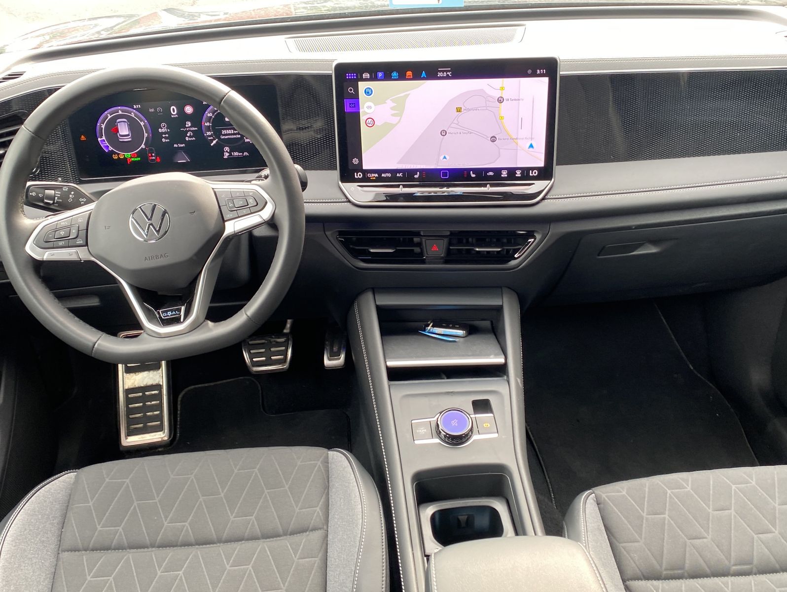 Volkswagen Tiguan 2025 г. Чёрный, пробег 25500 км