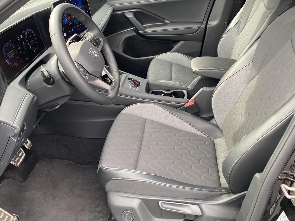 Volkswagen Tiguan 2025 г. Чёрный, пробег 25500 км