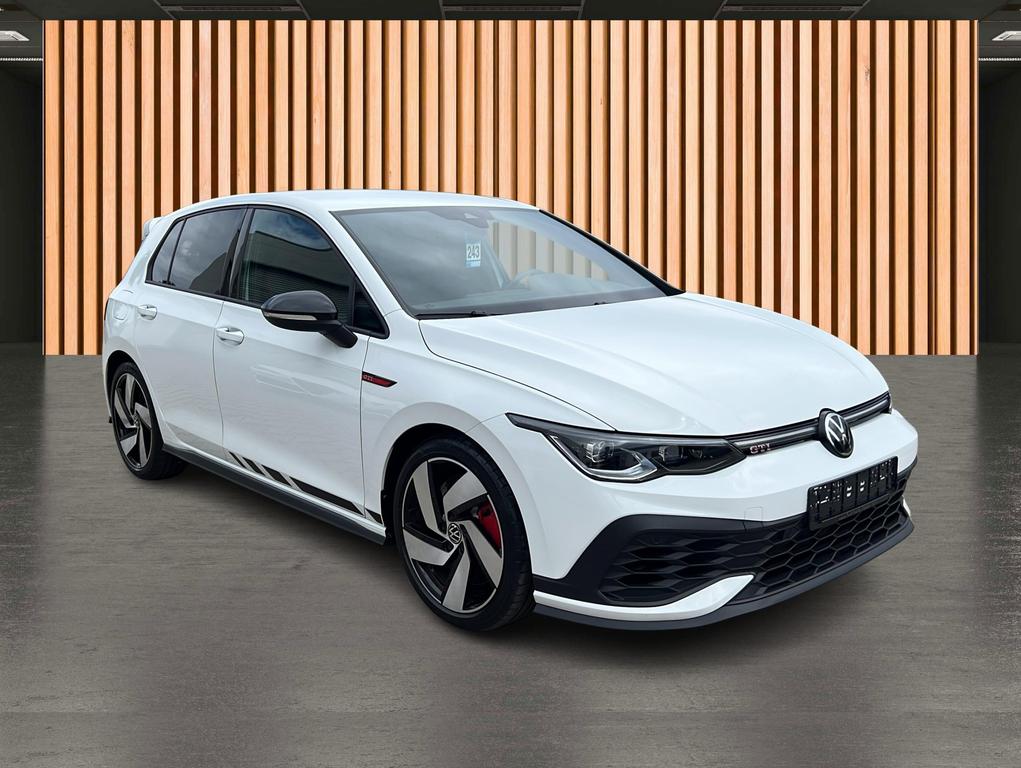 Volkswagen Golf 2024 г. Белый, пробег 26817 км